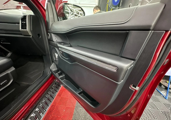 Ford Expedition cena 209000 przebieg: 43000, rok produkcji 2019 z Słupsk małe 781